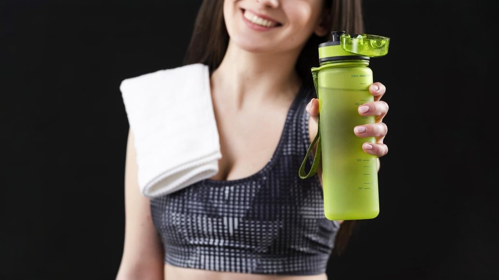 girl holding a frank green water bottle
