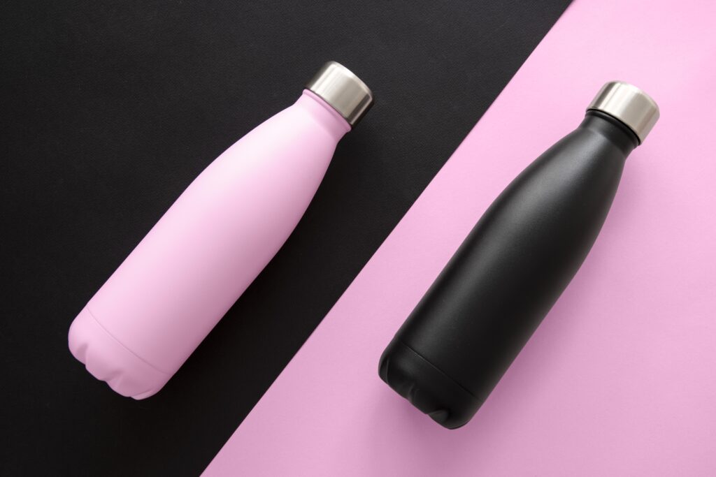 manna water bottle black & pink